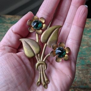 Vintage Pressed Gold-Tone Stamped Metal & Emerald Green Rhinestone Brooch